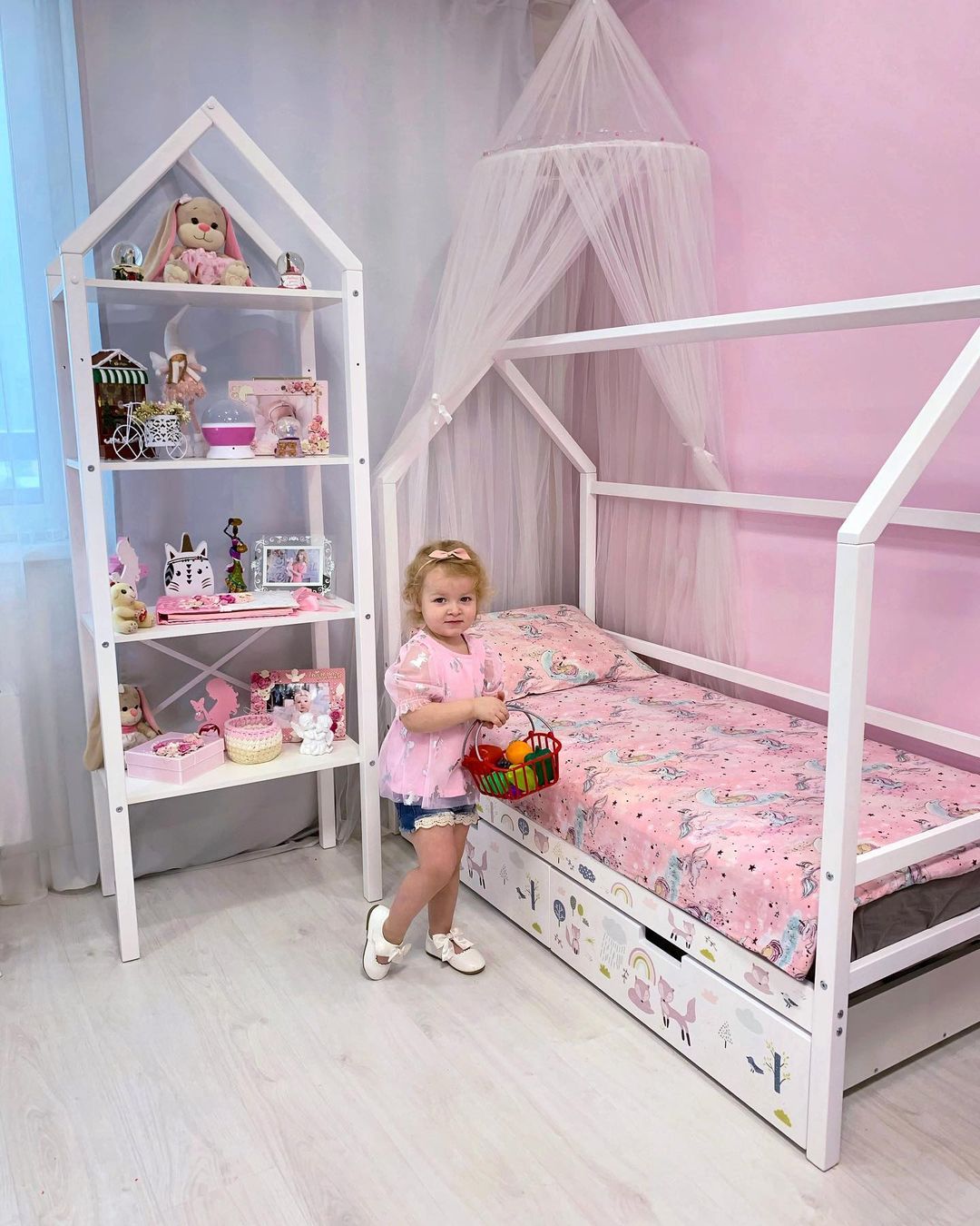 Кровать-машина для девочки Принцесса